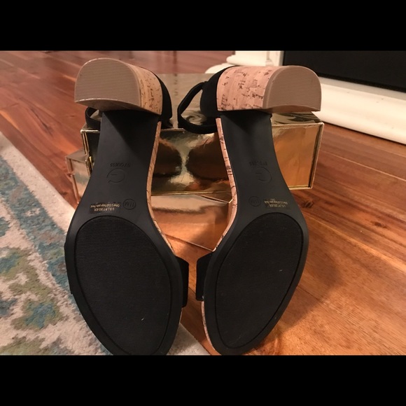 Black open toe heels - Picture 5 of 6